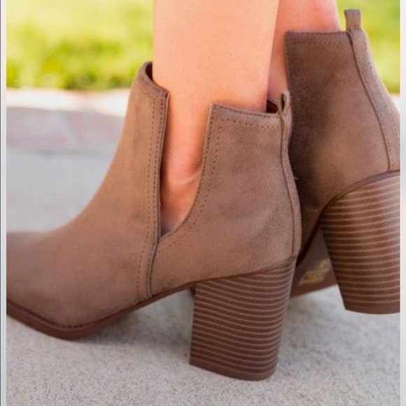 Brown suede ankle booties - Picture 2 of 2